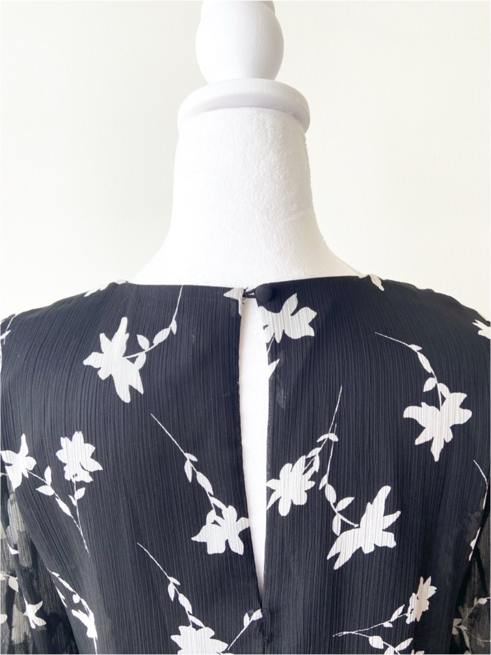 Calvin Klein Black Floral Ruffle Sleeve Dress Size 6 - Picture 4 of 7